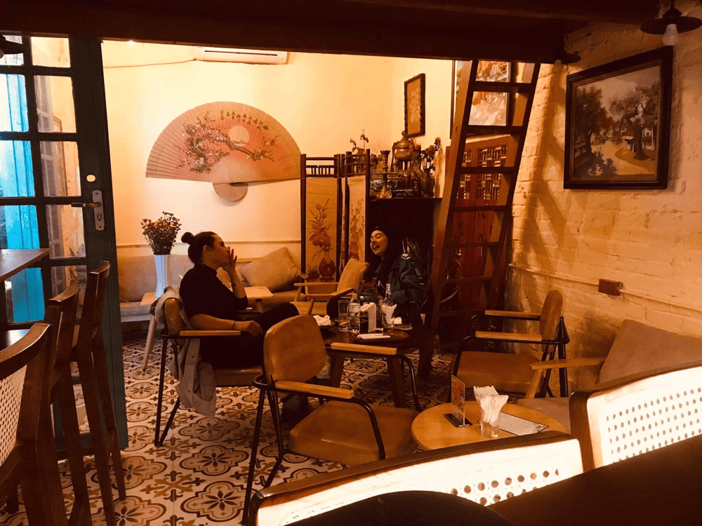 Burgeryyy Downtown with modern, minimalist space is suitable for you to have a quick, convenient meal (Source: Burgeryyy - Burgers, hot dogs and fries house)